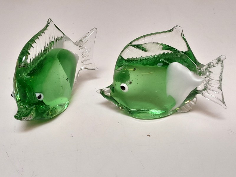 Set van 2 groene glazen vissen