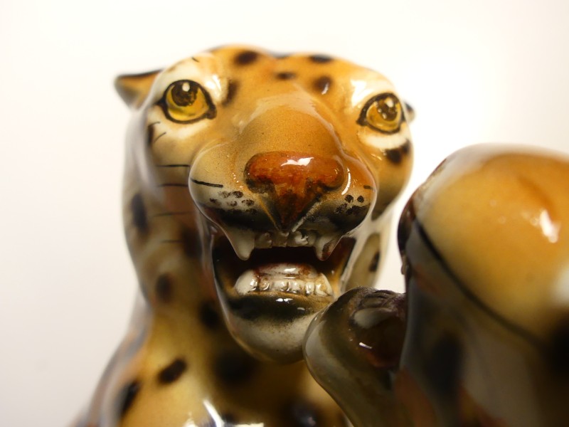 Spelende luipaardjes sculptuur