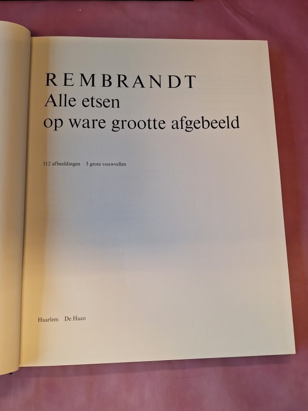 Boek: Alle etsen van Rembrandt afgebeeld op ware grootte