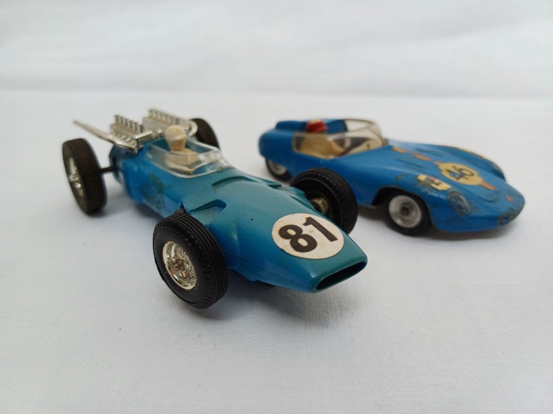 Verzameling vintage racewagens