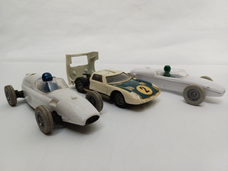 Verzameling vintage racewagens