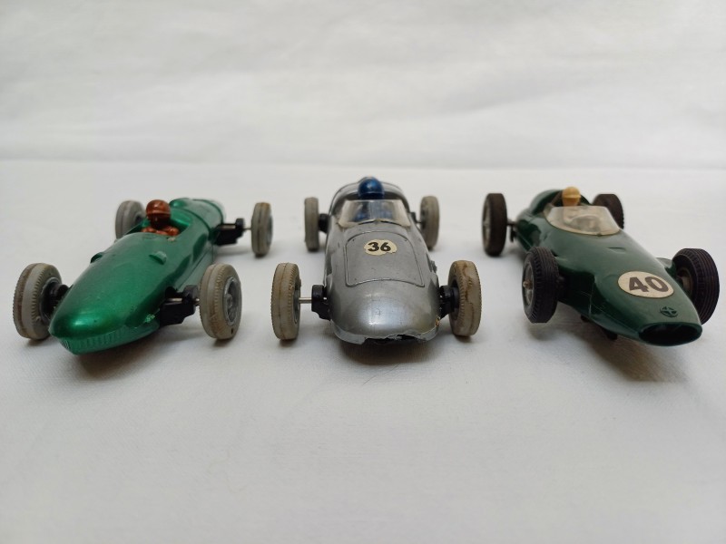 Verzameling vintage racewagens