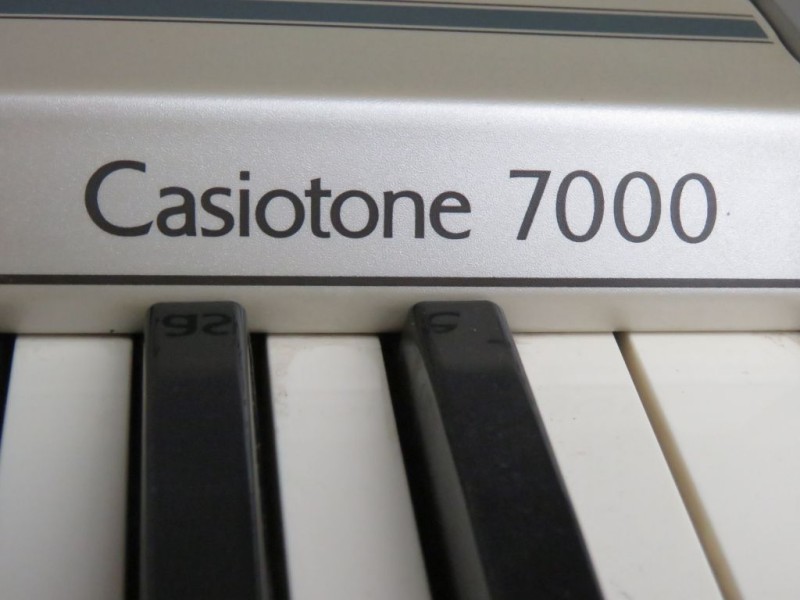 Casio CT-7000 Casiotone 61-Key Synthesizer