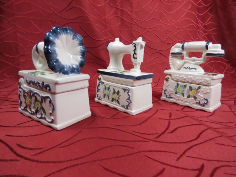 Set van drie keramieke opbergdoosjes