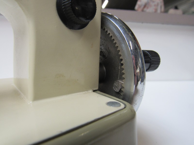Mini Bernina naaimachine met originele opbergtas