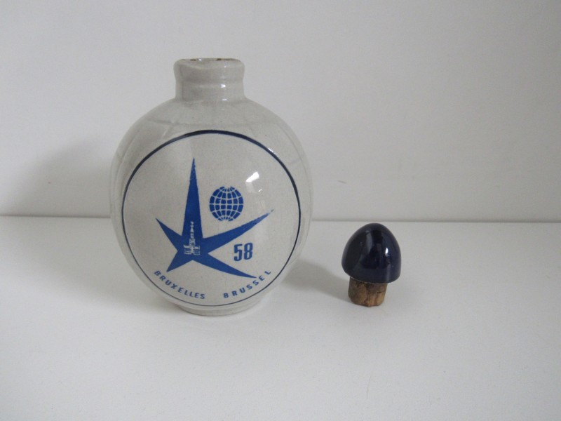 Porselein fles met stolp expo 58