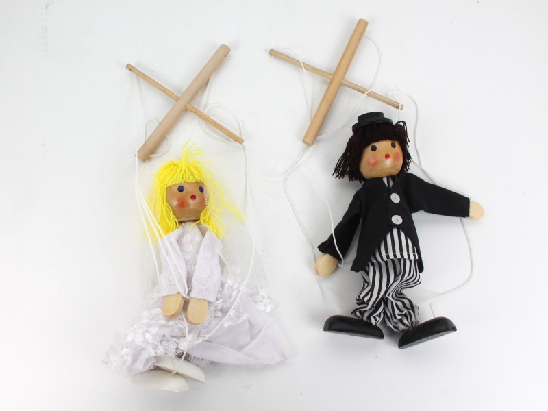 Swingend koppeltje - marionetpopjes