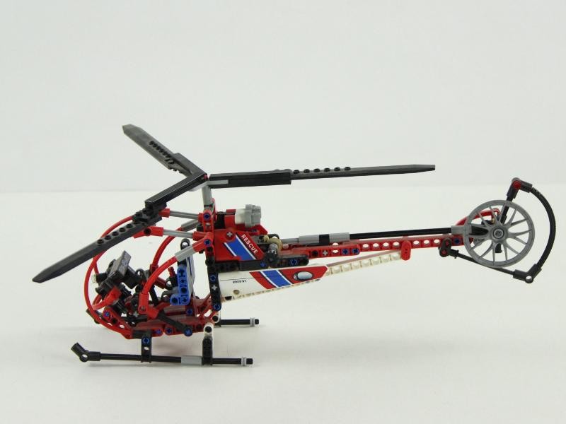 Lego Technics - 4 reeds gebouwde modellen
