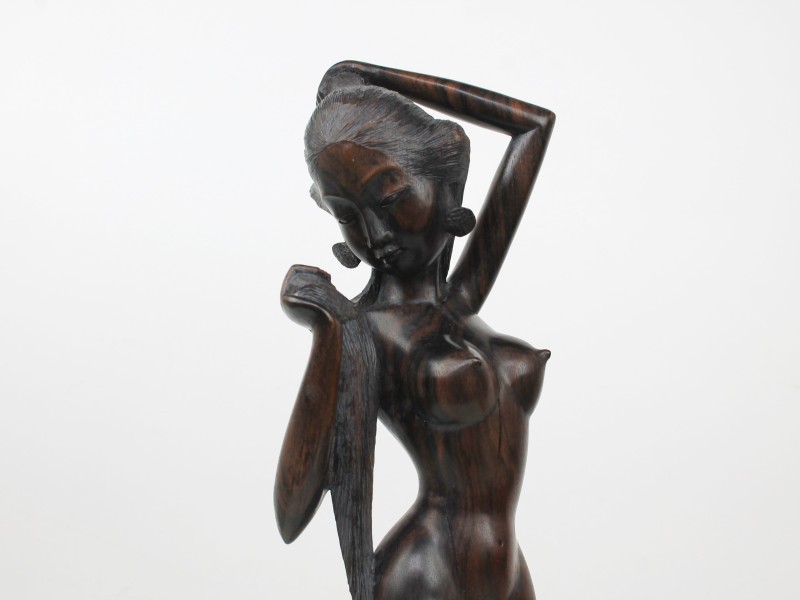 Houten sculptuur - Balinese vrouw