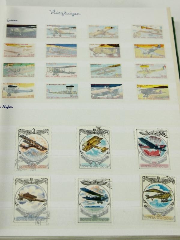 Reeks van 13 gevulde postzegel albums - internationaal