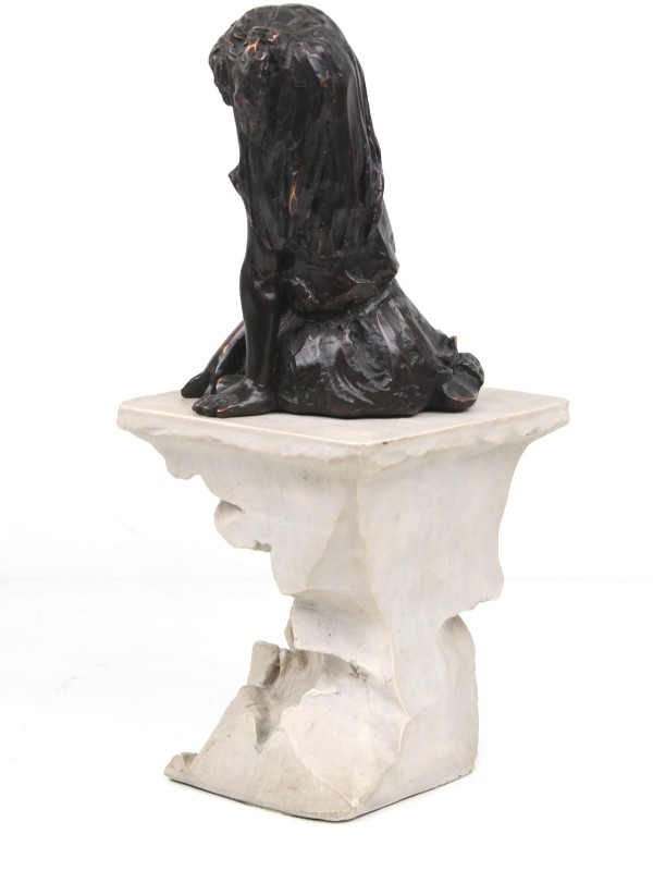 Sculptuur in brons - Meisje op sokkel