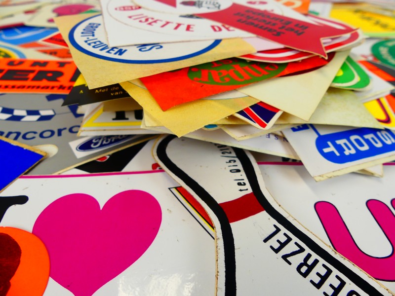 Lot 2 - Vintage – 730 gr aan stickers - diverse onderwerpen