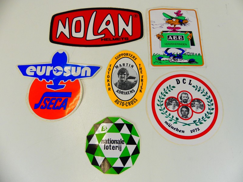 Lot 2 - Vintage – 730 gr aan stickers - diverse onderwerpen