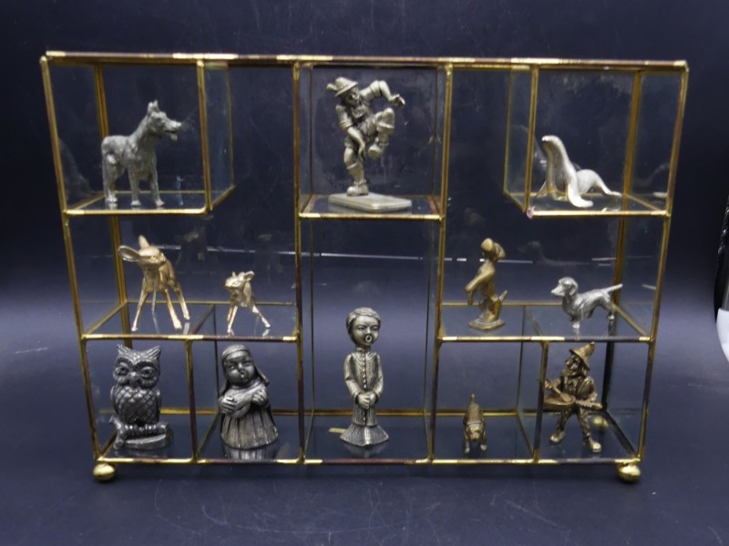 Vintage Glazen vitrinekastje met metalen figuren