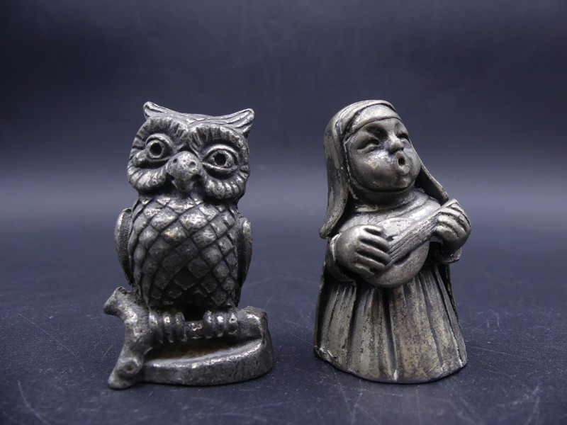 Vintage Glazen vitrinekastje met metalen figuren