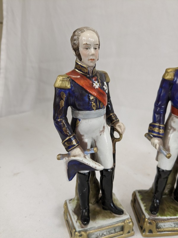 Napoleontische officieren van veelkleurig porselein. [12St.]
