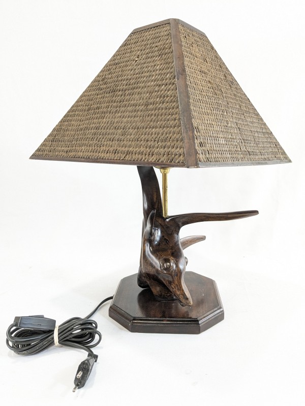 Unieke handgemaakte tafellamp van hardhout [Leonard T]