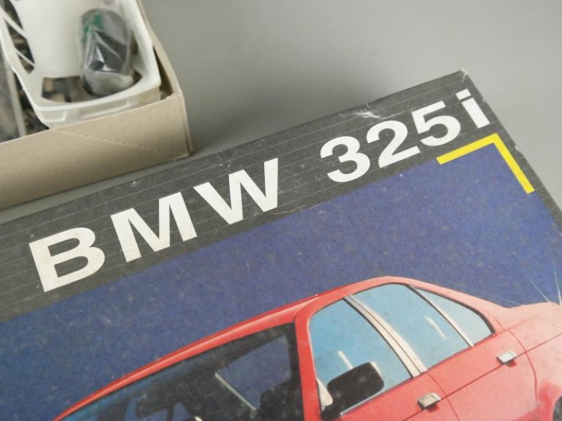 Revell model kit BMW 325 i