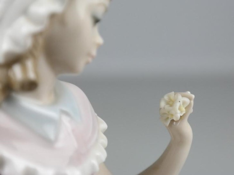 Beeld Lladro Bloemen vrouw