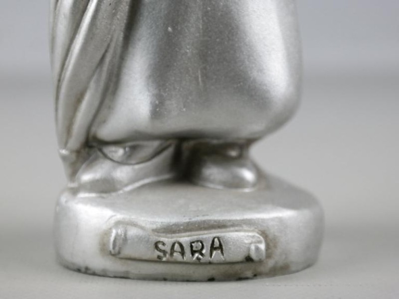 Vijftig jaar jubileums-beeldje "Sara"