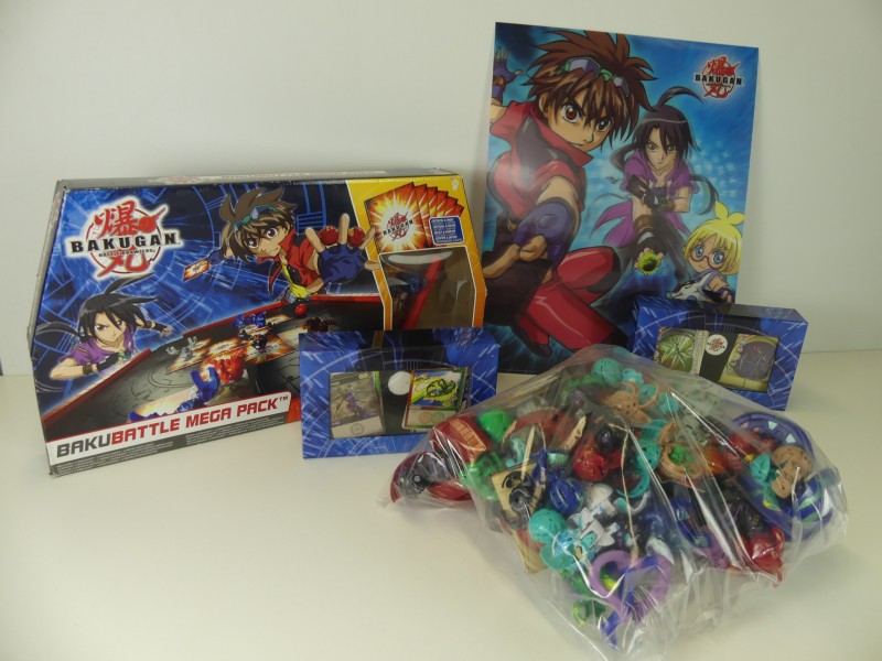 Bakugan game cards + Battle Arena (2)