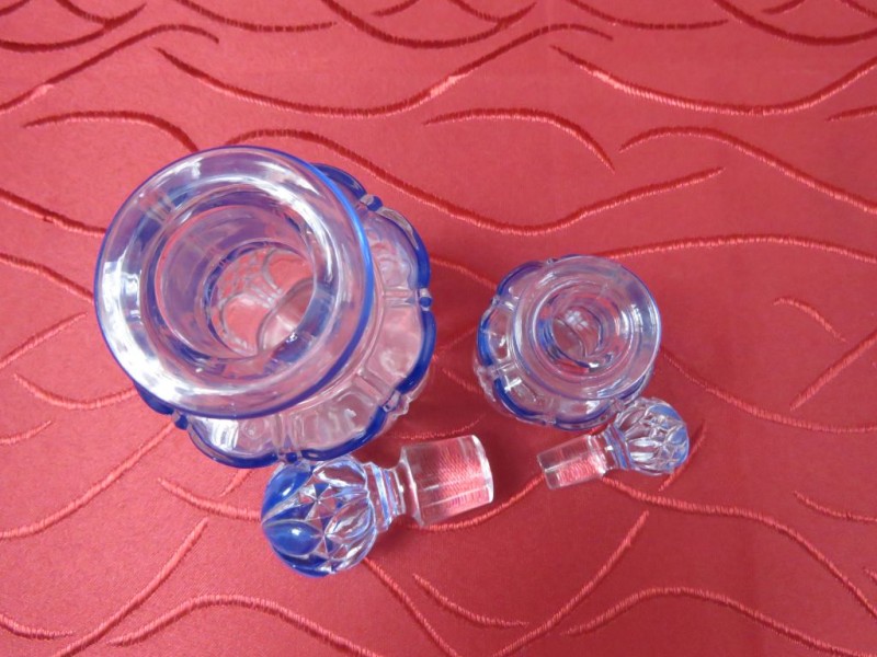 Twee parfum flacons Art-Deco