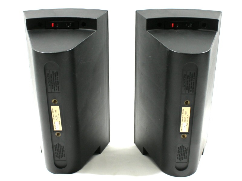 Twee Bose Model 100 speakers