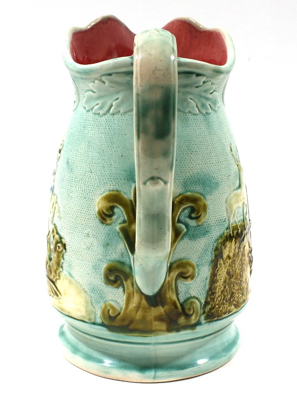 Vintage ornamentele majolica-kan