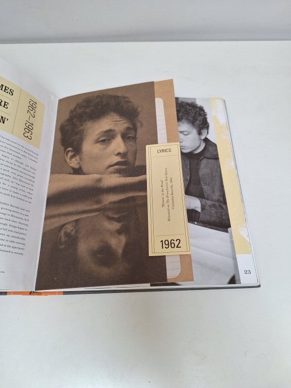 Boek: The Bob Dylan scrapbook 1956-1966