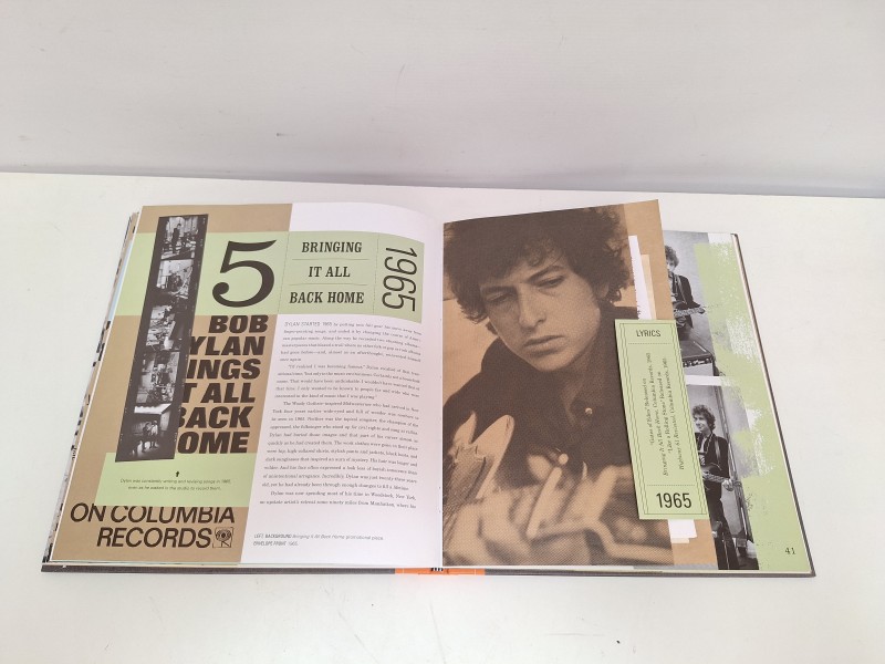 Boek: The Bob Dylan scrapbook 1956-1966