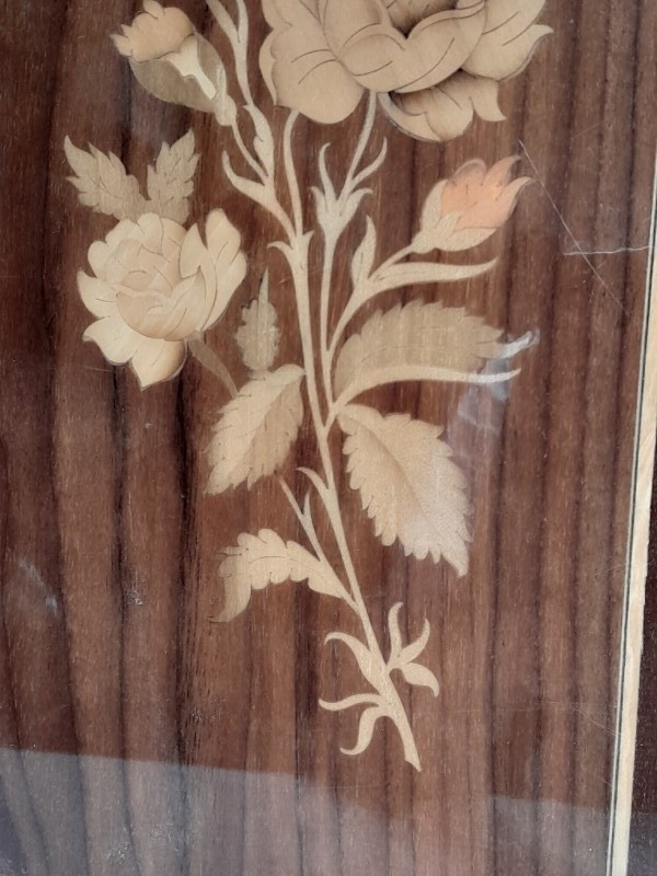 Houten wandplaquette met bloemen