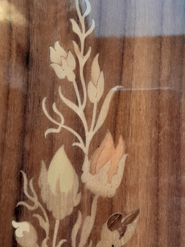 Houten wandplaquette met bloemen