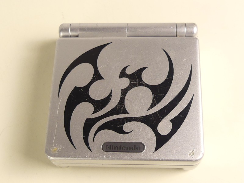 Gameboy Advance SP - Tribal Edition & games