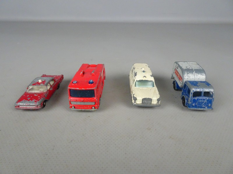 4 matchbox service wagens