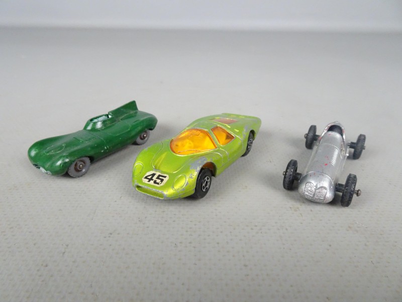 3 Matchbox race auto's