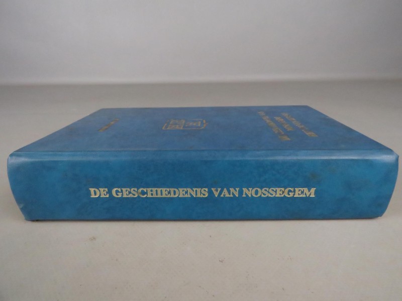 Hardcover gesigneerd "De geschiedenis van Nossegem" 1979