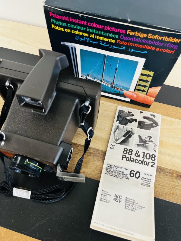 Polaroid EE33 land camera