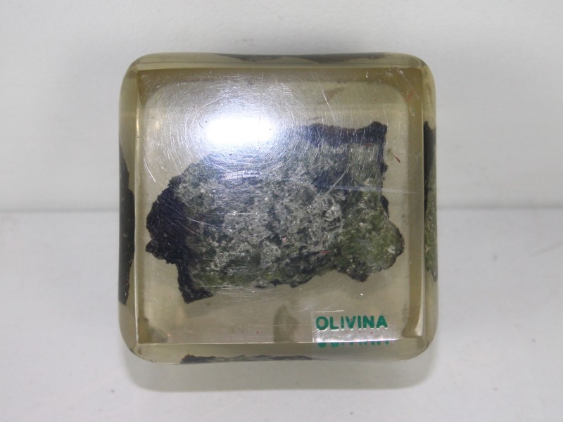 Mineraal - Olivijn in Resin