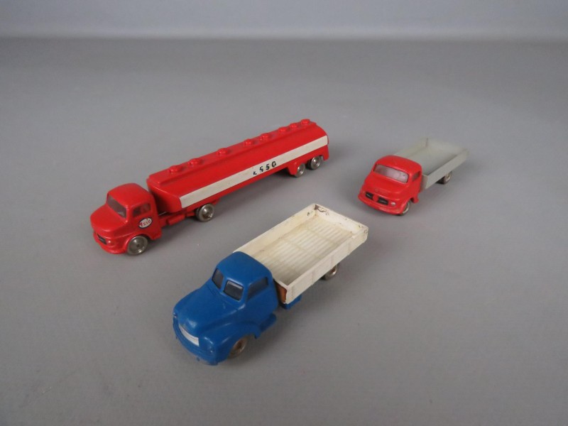 3 vintage lego vrachtwagens