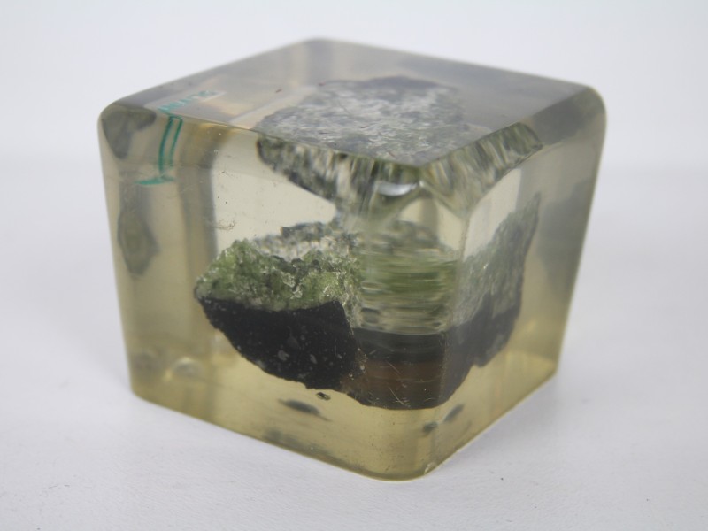 Mineraal - Olivijn in Resin