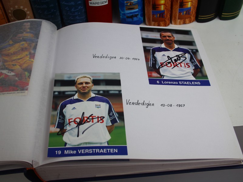 GIGANTISCHE collectie voetbal handtekeningen - Club Brugge, Anderlecht, Standard, etc.