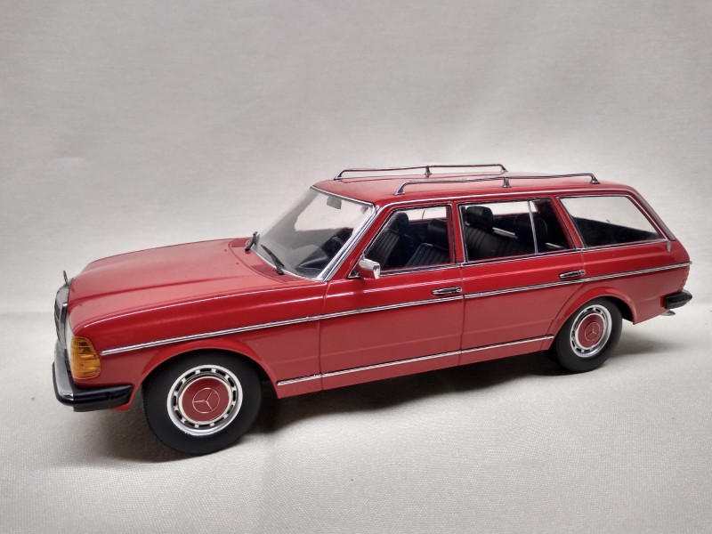 Auto Model Mercedes-Benz 250T W123 T-Model 1977