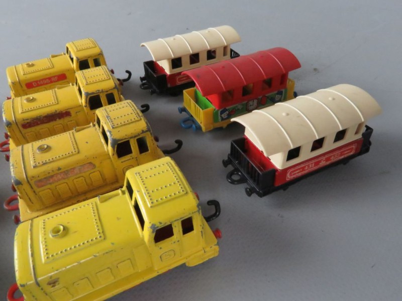 Lot 12 Matchbox treintjes