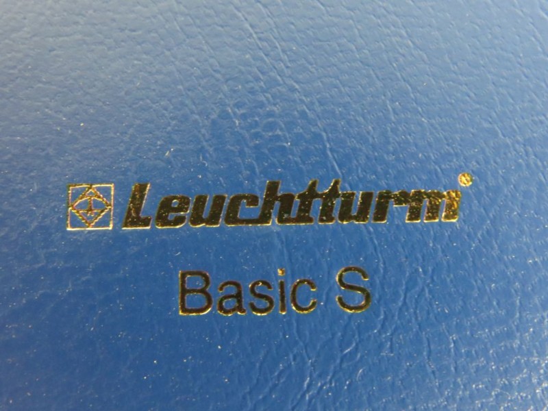 Drie lege postzegelalbums Leuchtturm type Basic S