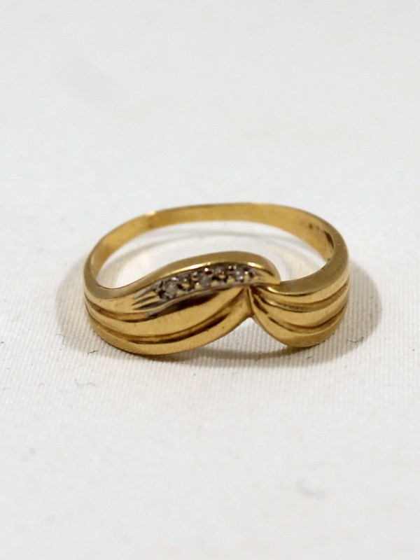 18 Kt Gouden Ring met Diamantjes