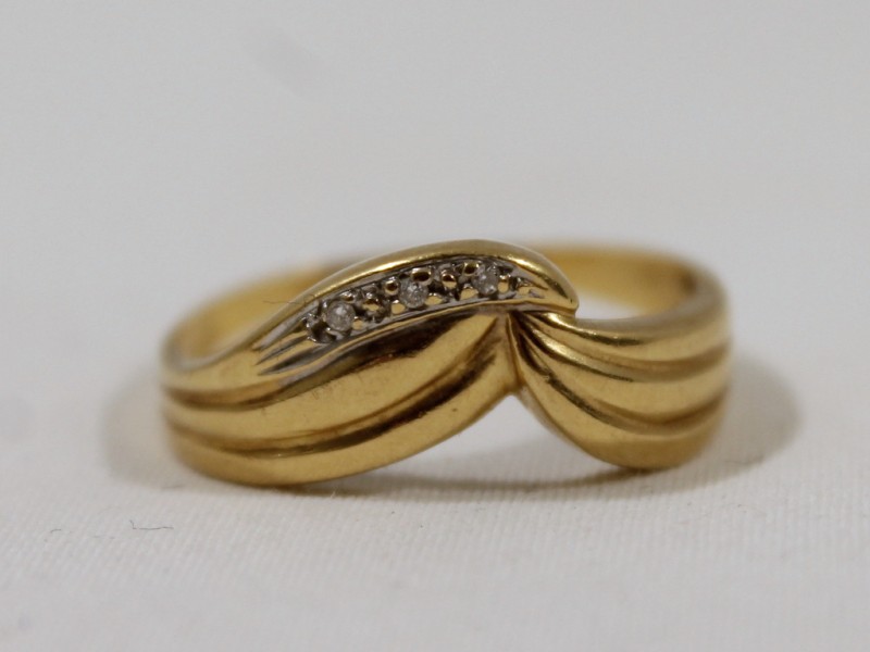 18 Kt Gouden Ring met Diamantjes