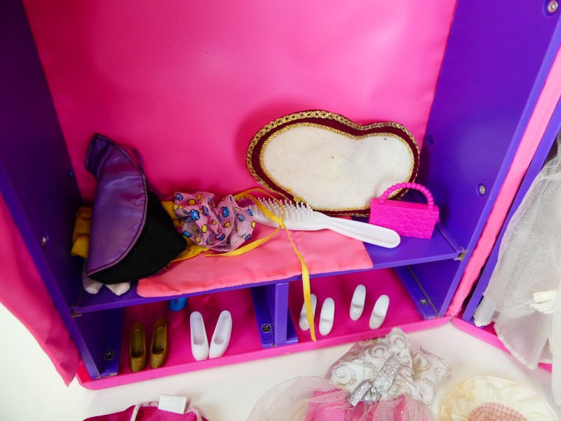 Vintage Barbie Deluxe Doll Trunk en inhoud