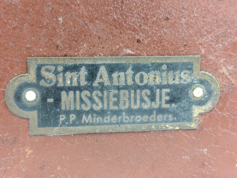 Oud missiebusje Sint Antonius