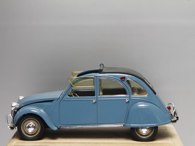 Model auto "Citroen 2 CV"- (Art. 894)