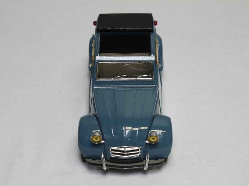 Model auto "Citroen 2 CV"- (Art. 894)